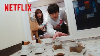 韓ドラ  突然の家族訪問に慌てふためくドタバタカップルたち  Netflix Japan [upl. by Alegnave]